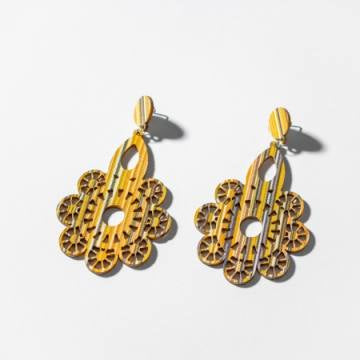 BOUCLES D’OREILLE FLEURS EN BOIS COD.: BIGOL007